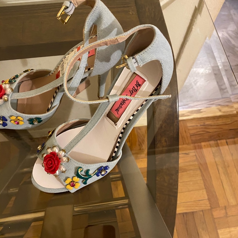 Shoe - Picture 2 of 2